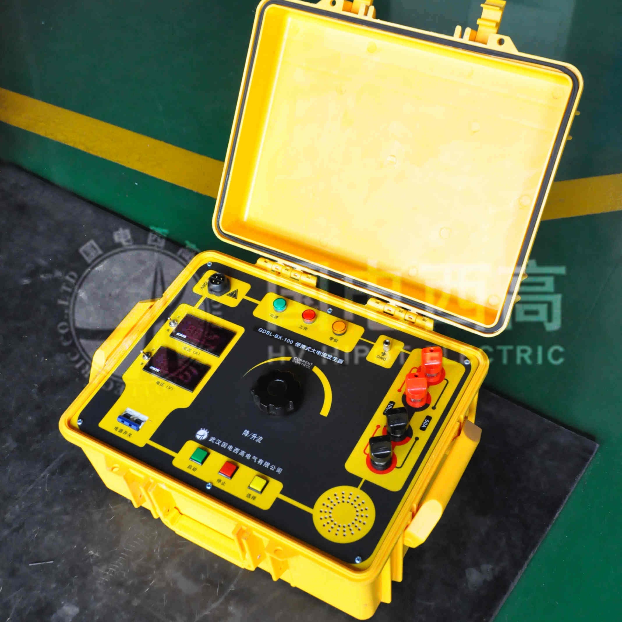 便攜式大電流發(fā)生器主機右側(cè)