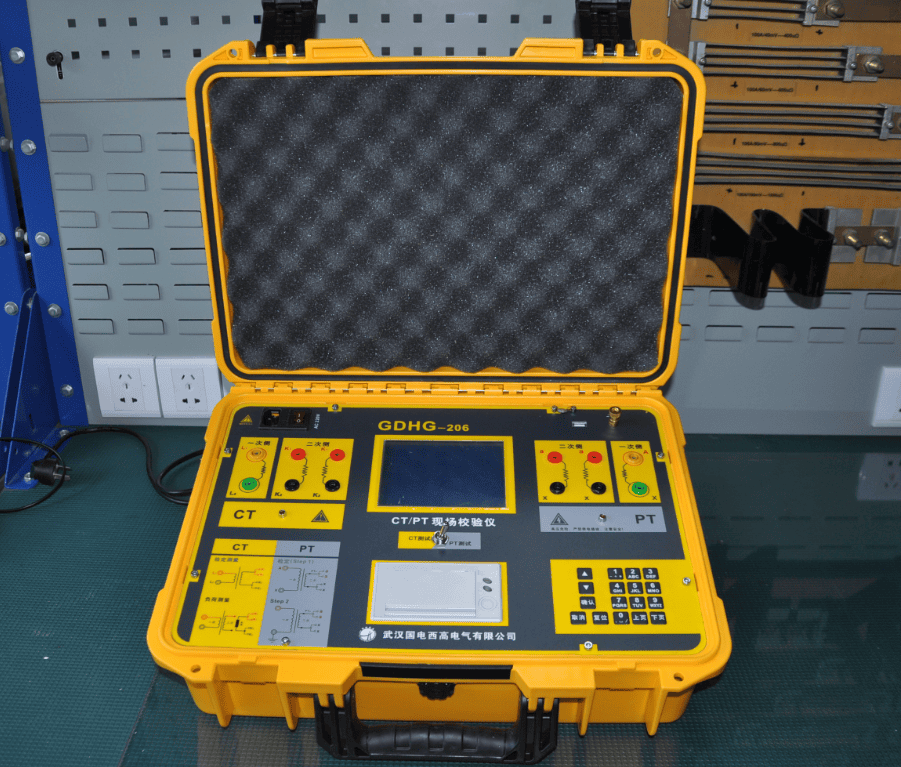 CT/PT互感器現(xiàn)場校驗儀實物圖