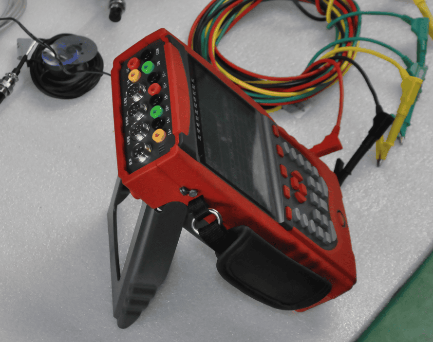 三相電能表現(xiàn)場(chǎng)校驗(yàn)儀實(shí)物圖